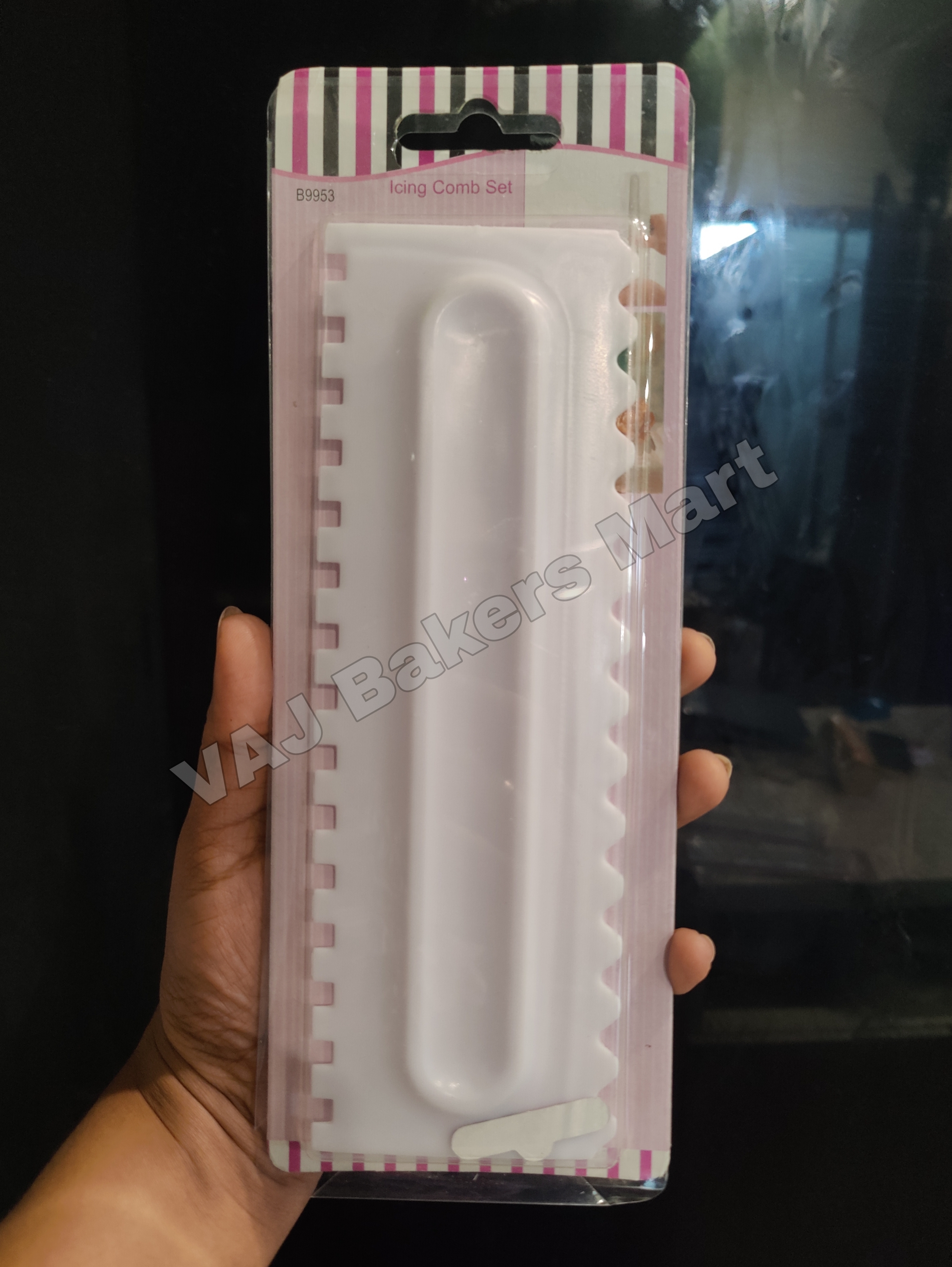 Plastic Tall Cake Scrapper for Icing and Decoration D2